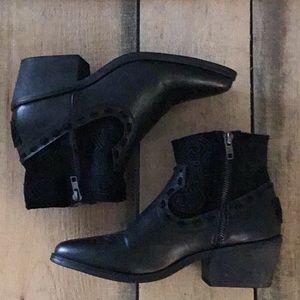 Women’s Coolway Bady Western-Style Ankle Boots